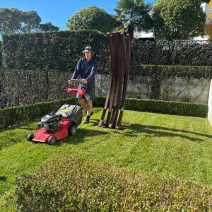 Lawn-Mowinga-Services-Green-Oasis