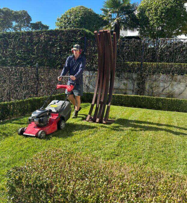 Lawn-Mowinga-Services-Green-Oasis